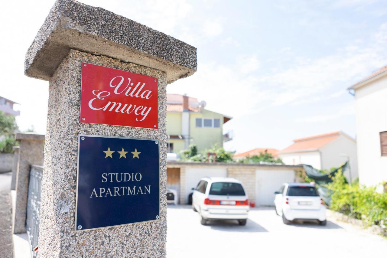 Studio-Appartements Emwey 特罗吉尔 外观 照片
